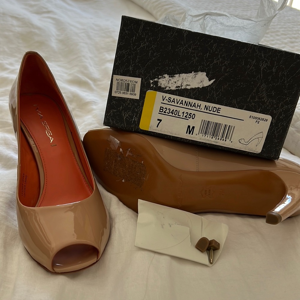 Via Spiga Brand NEW NEVER WORN nude open toe size 7 heels